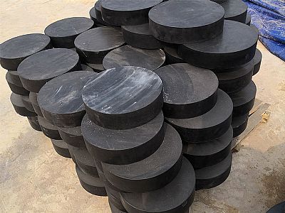 潜山市板式橡胶支座由若干层橡胶片与薄钢板经加压硫化